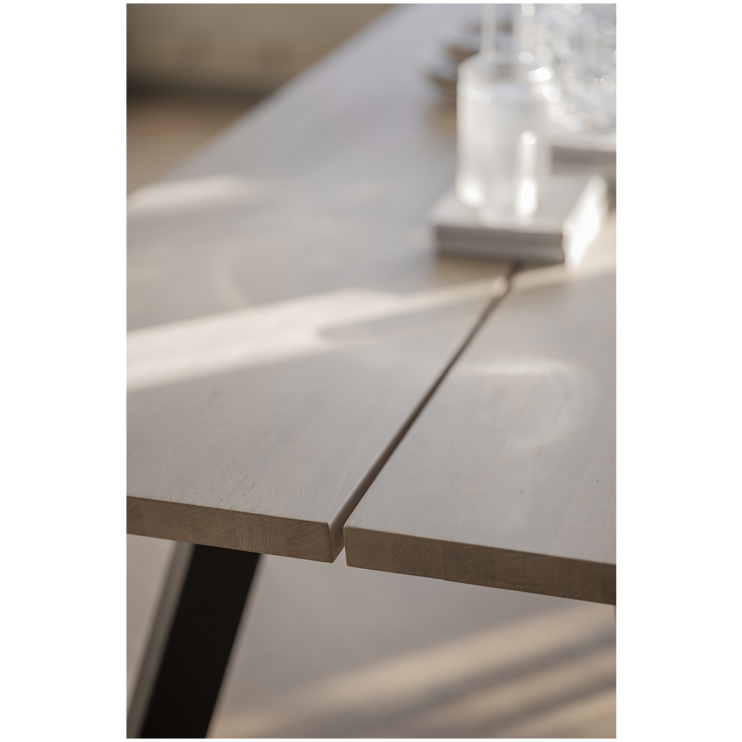 Valgomojo stalas Fred, 240 cm (balkšva / juoda)